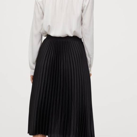 H&M Black Pleated Midi Skirt - Picture 2 of 7